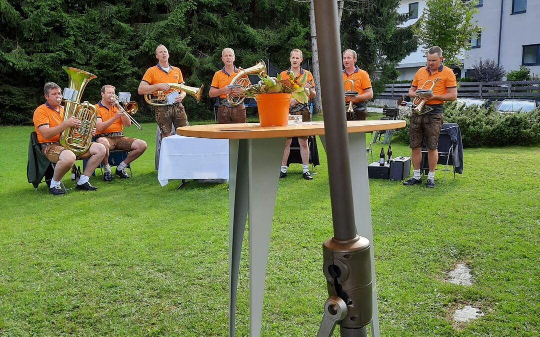 # 107  Niederau: feest